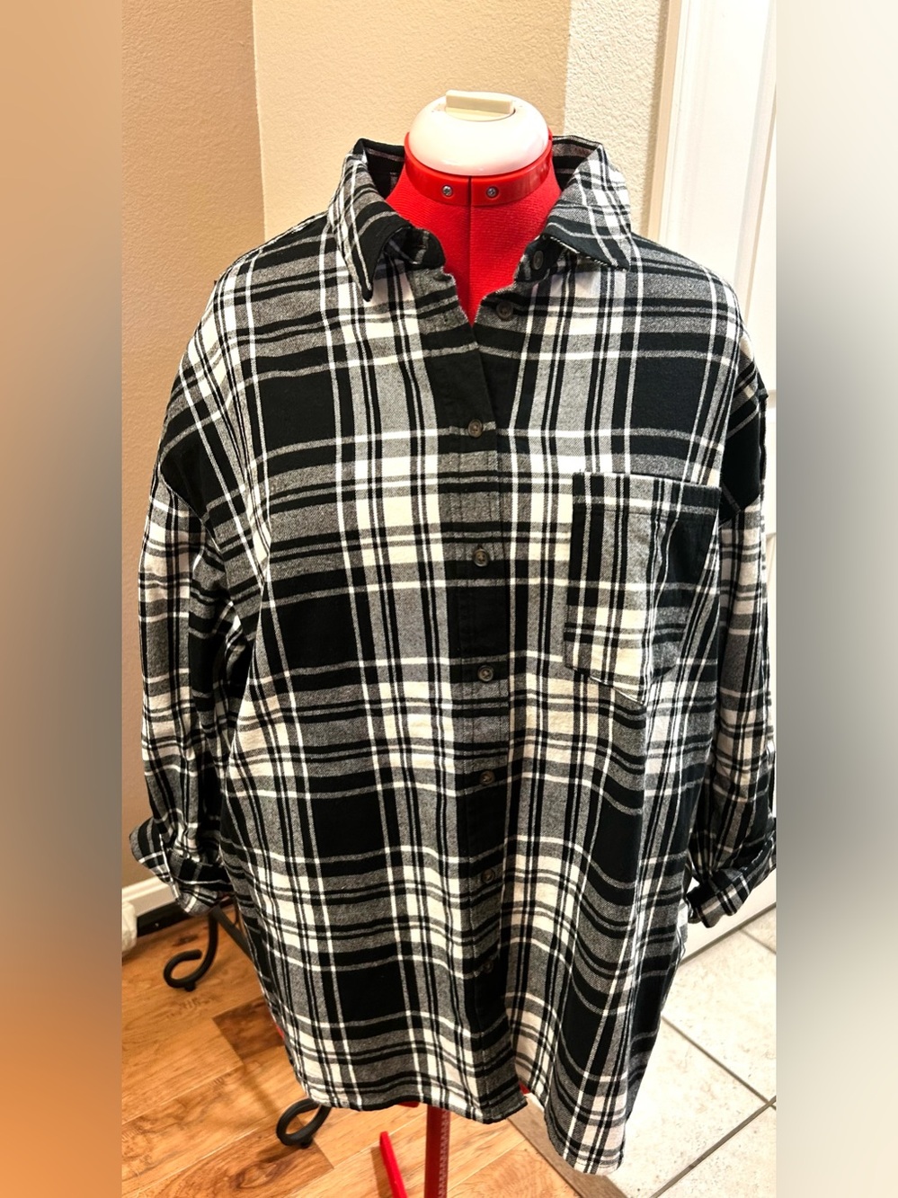 Universal Thread Black White Plaid Flannel Oversized Curved Hem Women’s Size XL